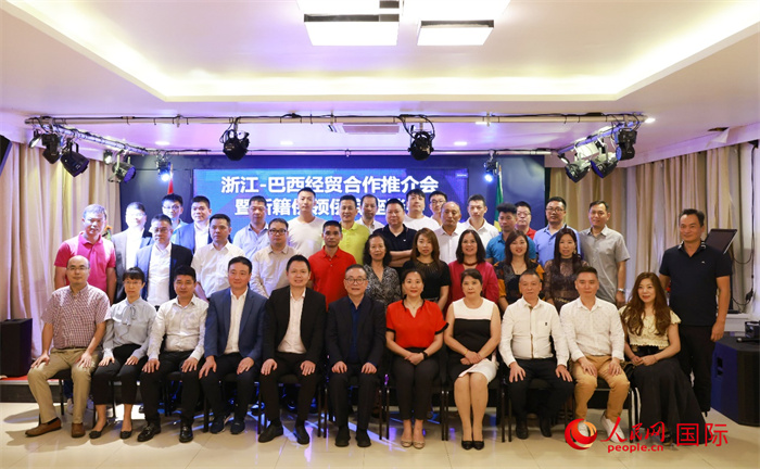 與會嘉賓合影。人民網(wǎng)記者 陳海琪攝