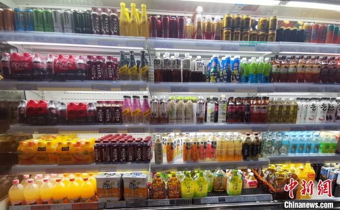 某超市的飲料區(qū)。 <a target='_blank' href='/' ><p  align=