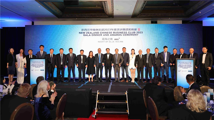 新西蘭華商聯(lián)合總會首批會員代表上臺亮相。攝影：張凱