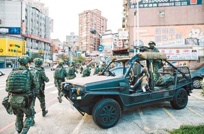 圖為2021年臺(tái)陸軍特種作戰(zhàn)指揮部在演習(xí)。圖片來源：臺(tái)灣《中國(guó)時(shí)報(bào)》。