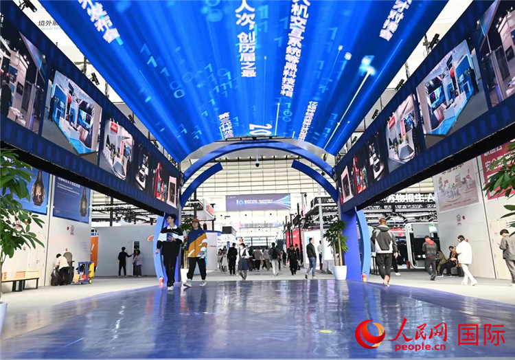 11月7日上午，2023年世界互聯(lián)網(wǎng)大會(huì)“互聯(lián)網(wǎng)之光”博覽會(huì)在浙江烏鎮(zhèn)開(kāi)幕。人民網(wǎng)記者 葉賓得攝