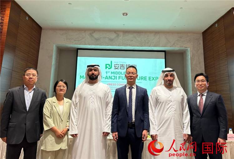 圖為與會(huì)嘉賓合影。人民網(wǎng) 閆夢(mèng)攝