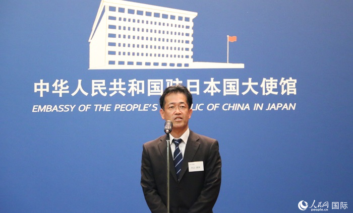 導(dǎo)師代表、東京大學(xué)教授內(nèi)山真伸發(fā)表致辭。人民網(wǎng) 許可攝