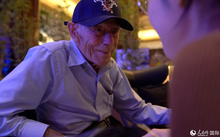 飛虎隊(duì)老兵哈里·莫耶接受人民網(wǎng)專(zhuān)訪。 人民網(wǎng) 張文捷攝