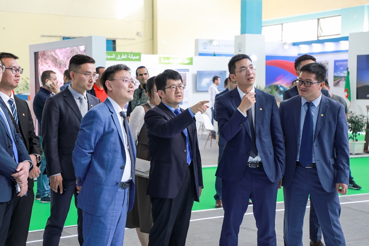 中國駐阿爾及利亞大使李?。ㄓ胰┮暡熘袊ㄖ刮? 中國建筑供圖