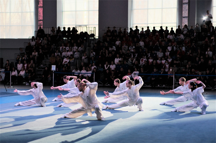 俄羅斯武術(shù)運(yùn)動(dòng)員進(jìn)行示范表演。駐俄羅斯大使館供圖