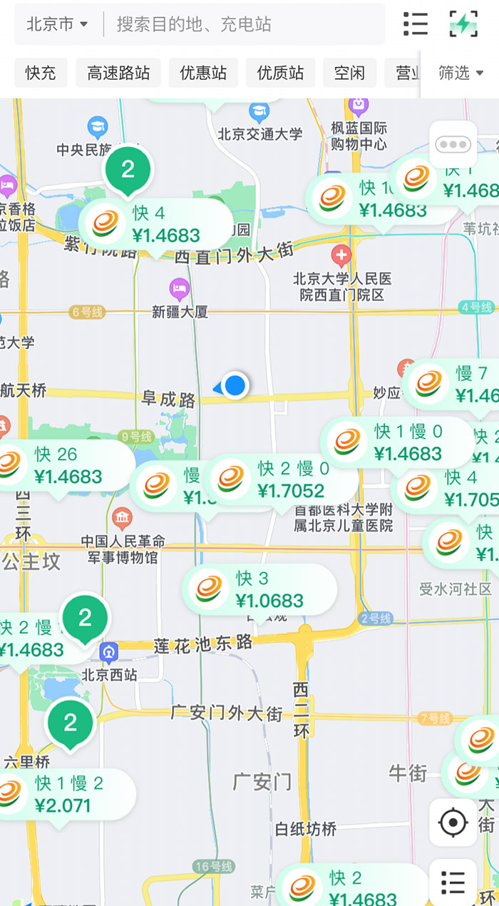 中新財(cái)經(jīng)查詢相關(guān)充電APP發(fā)現(xiàn)，電價(jià)平峰時(shí)段，快充樁的價(jià)格普遍在1.4元度左右。