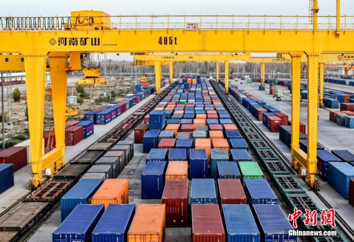 資料圖：霍爾果斯鐵路口岸有序排列的集裝箱。(無人機照片)<a target='_blank' href='/' ><p  align=