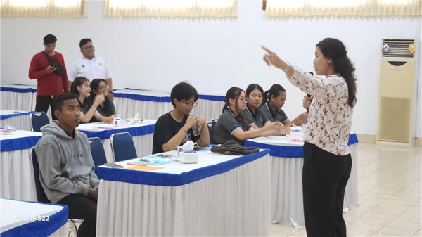 巴陵康孔子學院外方院長普拉巴介紹孔子學院情況。主辦方供圖