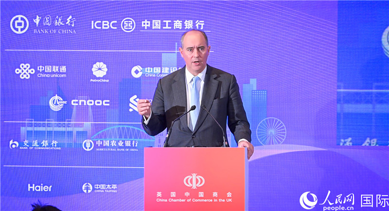 英國商業(yè)貿易部國務大臣（投資大臣）多米尼克·約翰遜與會。人民網 郭錦標攝