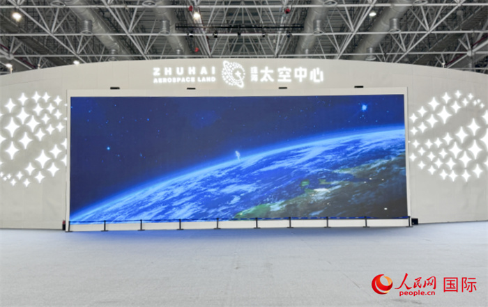 珠海太空中心是珠海市為發(fā)揮中國(guó)航展品牌效應(yīng)和帶動(dòng)效應(yīng)而打造的“永不落幕的航展”。人民網(wǎng)記者 張麗鷗攝
