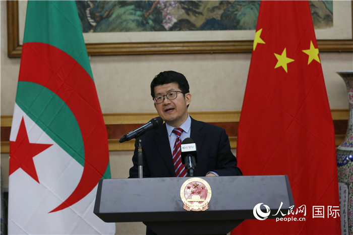 李健在招待會(huì)上致辭。人民網(wǎng)記者 郝瑞敏攝