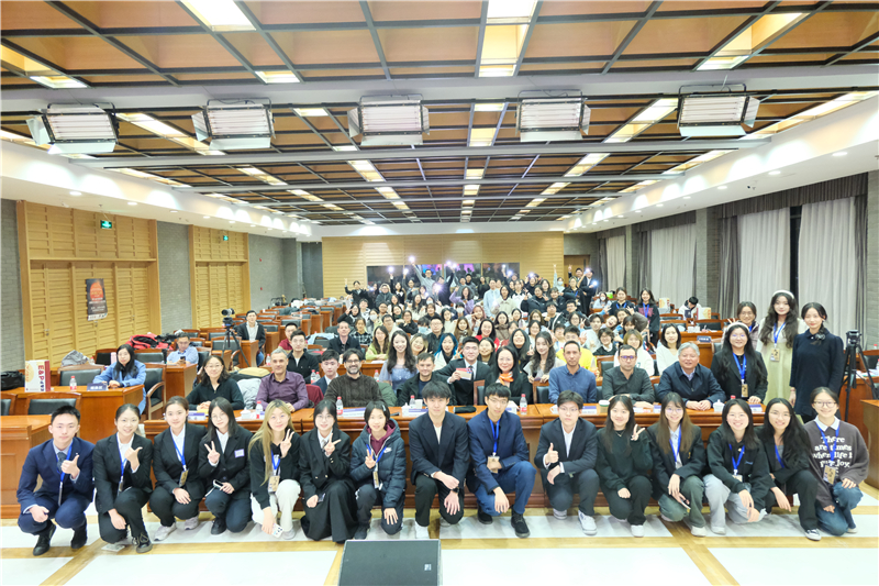 第八屆全國高校西班牙語配音大賽決賽現(xiàn)場合影。主辦方供圖