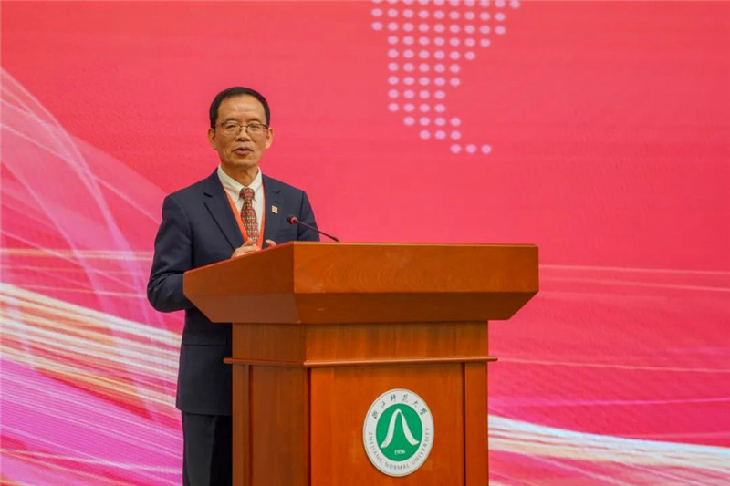 國務(wù)院學位委員會區(qū)域國別學學科評議組秘書長、浙江師范大學非洲研究院（非洲區(qū)域國別學院）院長劉鴻武致辭。主辦方供圖