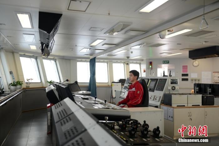 海上鉆井平臺中控室。<a target='_blank' href='/' _fcksavedurl='/' ><p  align=