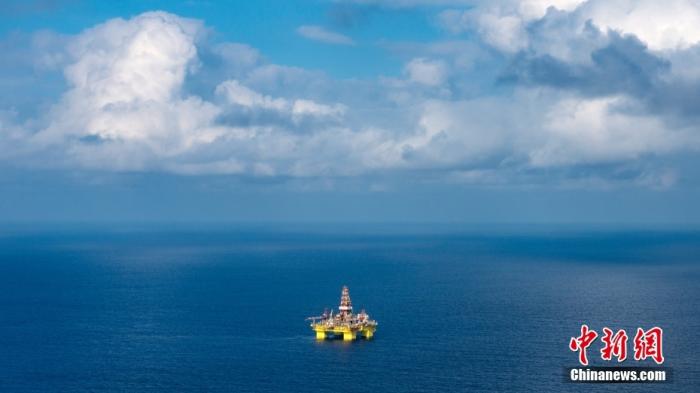 遠眺中國海油982鉆井平臺。<a target='_blank' href='/' _fcksavedurl='/' ><p  align=