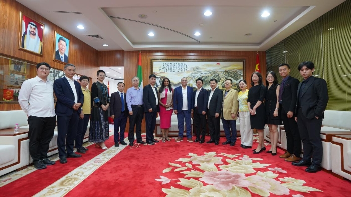 與會(huì)代表合影。阿聯(lián)酋中國和平統(tǒng)一促進(jìn)會(huì)供圖