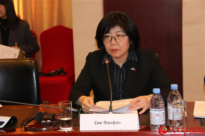 中國(guó)駐哈薩克斯坦大使館公使銜參贊邢芳芳致辭。人民網(wǎng)記者 李強(qiáng)攝