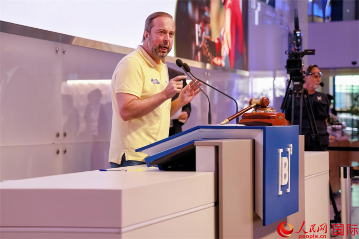 巴西礦產(chǎn)和能源部部長亞歷山大·西爾維拉發(fā)表致辭。人民網(wǎng)記者 宋亦然攝