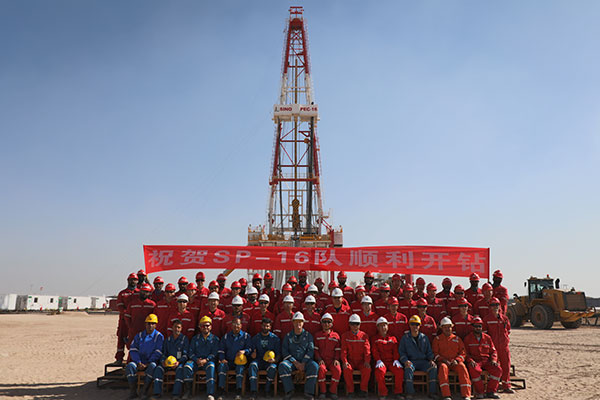 12月25日，中石化國工科威特分公司SINOPEC-16隊在科威特北部油區(qū)順利開鉆。中石化供圖