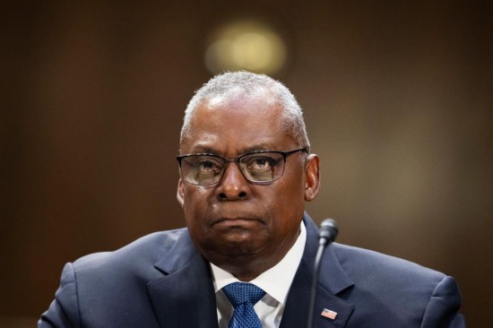 這是2023年10月31日，在美國(guó)首都華盛頓國(guó)防部長(zhǎng)奧斯汀出席國(guó)會(huì)聽證會(huì)。新華社記者劉杰攝