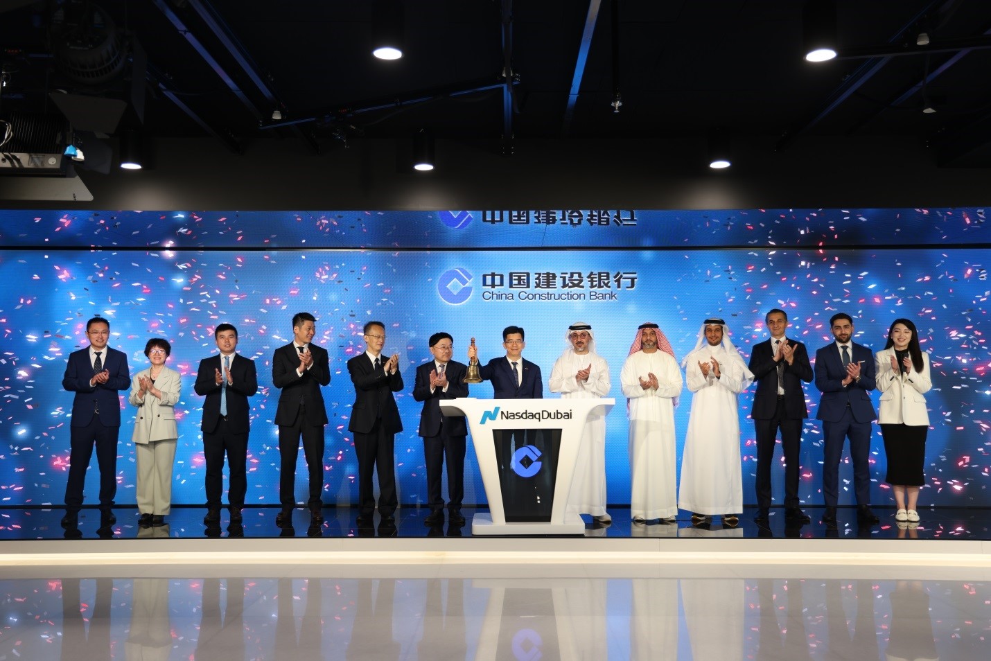 綠色債券上市儀式現(xiàn)場。人民網(wǎng)實習(xí)生 滕婧含攝