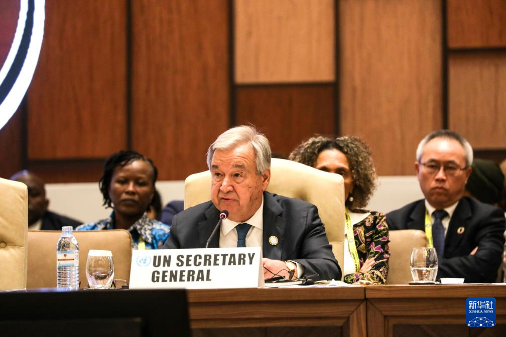 1月20日，聯(lián)合國(guó)秘書(shū)長(zhǎng)古特雷斯在烏干達(dá)首都坎帕拉舉行的不結(jié)盟運(yùn)動(dòng)第19次峰會(huì)閉幕式上發(fā)言。新華社發(fā)（阿佳拉·納瓦達(dá)攝）