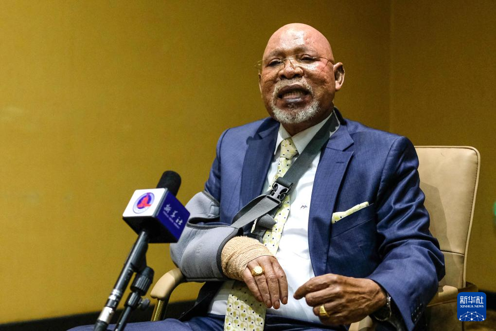 1月15日，烏干達(dá)外長奧東戈在坎帕拉舉行的不結(jié)盟運動第19次峰會高級別官員會議期間接受新華社記者專訪。新華社發(fā)（阿佳拉·納瓦達(dá)攝）