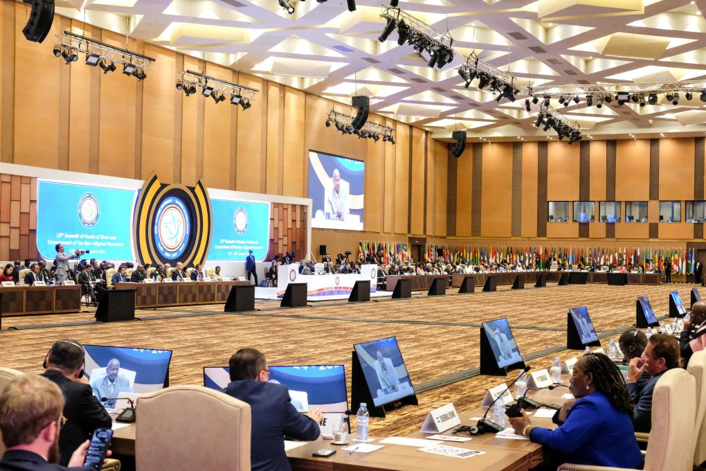 這是1月19日在烏干達首都坎帕拉拍攝的不結(jié)盟運動第19次峰會開幕式現(xiàn)場。新華社發(fā)（阿佳拉·納瓦達攝）