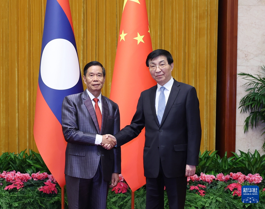 1月22日，中共中央政治局常委、全國政協(xié)主席王滬寧在北京會見老撾人民革命黨中央政治局委員、建國陣線中央委員會主席辛拉馮。新華社記者 王曄 攝