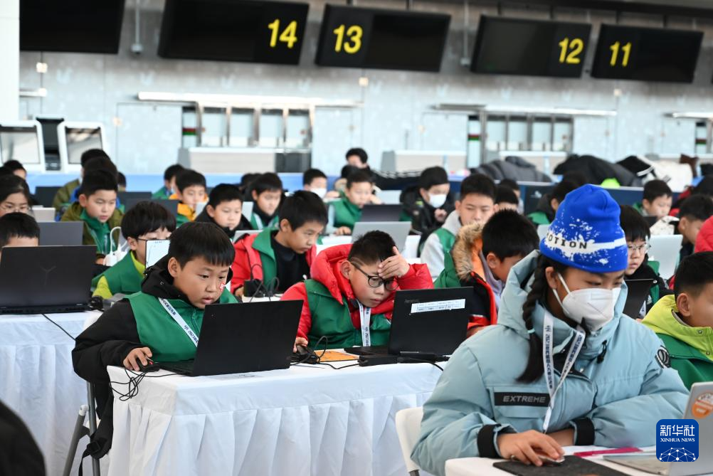 1月26日，選手們在比賽中。新華社記者 宋心平 攝