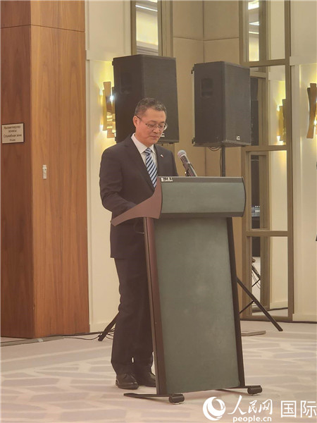 中國(guó)駐哈大使館公使銜參贊蘇予致辭。人民網(wǎng)記者 李強(qiáng)攝