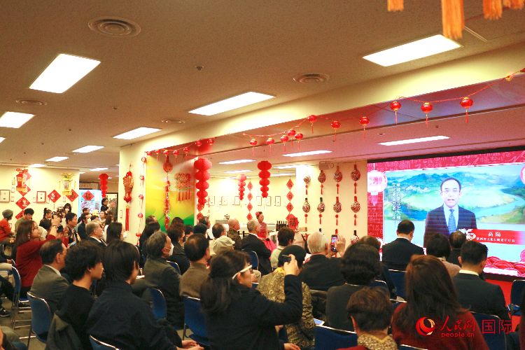 2月9日，“喜迎龍年·品味陜西”——2024新春迎福（展）聯(lián)歡會暨陜西文化年在東京中國文化中心拉開帷幕。人民網(wǎng) 許可攝