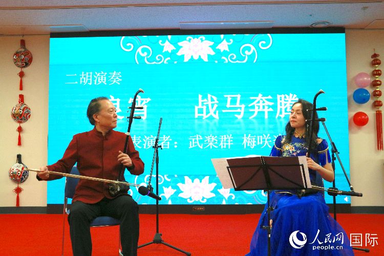 二胡合奏。人民網(wǎng) 許可攝