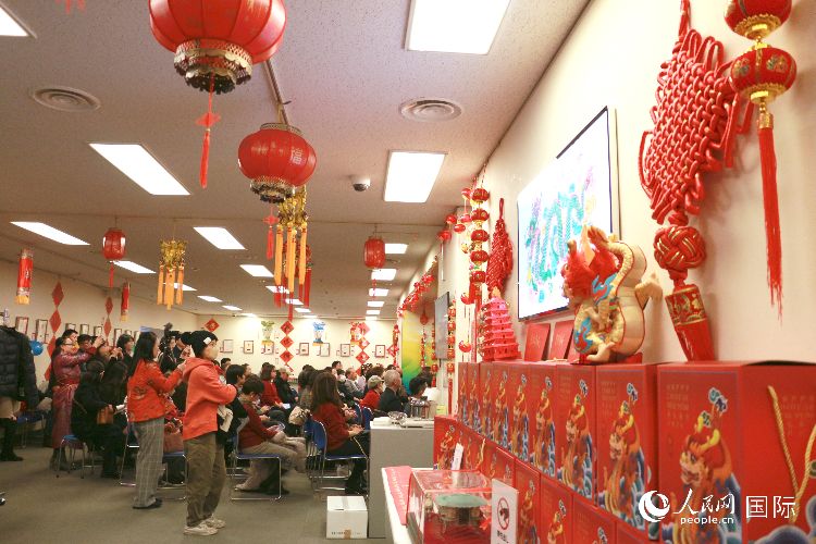現(xiàn)場洋溢著濃郁的新春氛圍。人民網(wǎng) 許可攝