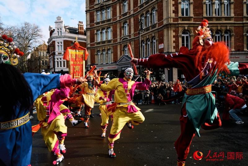 倫敦新春慶典現(xiàn)場。人民網(wǎng) 郭錦標(biāo)、楊浩鵬攝