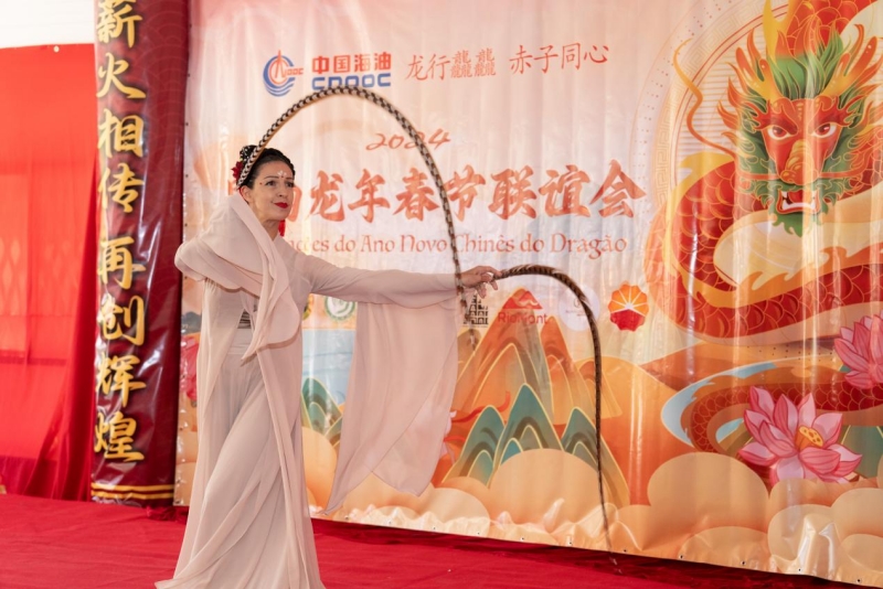 巴西藝術家表演中國舞。里約天主教大學孔子學院供圖