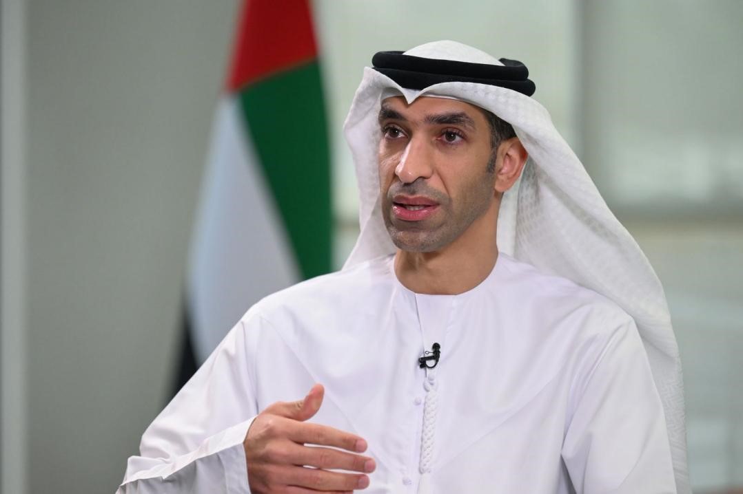 阿聯(lián)酋外貿(mào)國務(wù)部長薩尼·宰尤迪接受采訪。阿聯(lián)酋通訊社供圖