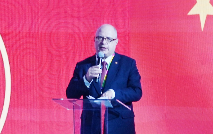 俄羅斯國(guó)家杜馬資產(chǎn)、土地和財(cái)產(chǎn)關(guān)系委員會(huì)主席兼俄中議員友好小組主席加夫里洛夫致辭。主辦方供圖