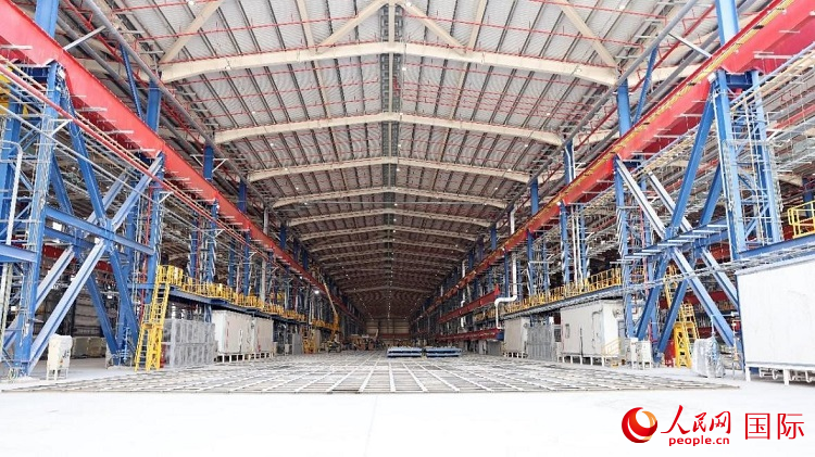 已移交業(yè)主的C201船體車(chē)間。人民網(wǎng)記者管克江攝