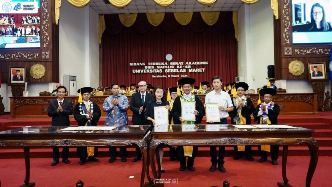 西華大學、三一一大學、印尼鋰源新材料有限公司、四川鋰源新能源有限公司四方共同簽署國際合作協(xié)議。印尼三一一大學孔子學院供圖