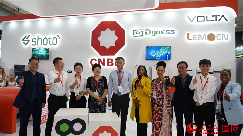 出席嘉賓合影。人民網(wǎng) 劉暢攝