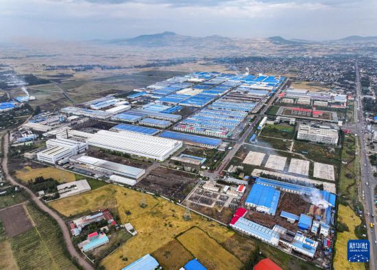 這是2023年11月3日在埃塞俄比亞杜凱姆市拍攝的東方工業(yè)園（無人機(jī)照片）。 新華社發(fā)（東方工業(yè)園供圖）