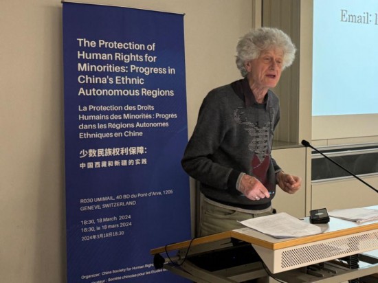 3月18日，由中國人權(quán)研究會主辦的“少數(shù)民族權(quán)利保障：中國西藏和新疆實踐”主題講座在瑞士日內(nèi)瓦舉行。圖為比利時知名藏學(xué)家安德烈·拉克魯瓦在講座上發(fā)言。新華社記者石松攝