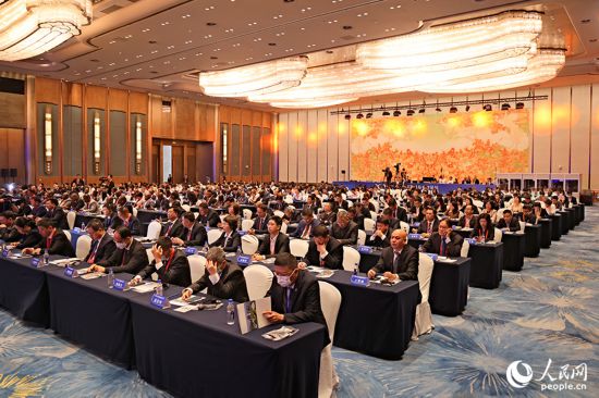 與會(huì)嘉賓濟(jì)濟(jì)一堂。人民網(wǎng)記者 陳博攝