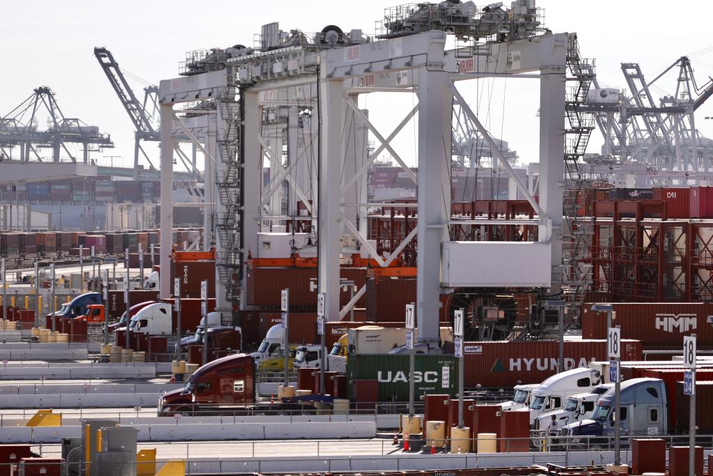 2021年10月29日拍攝的美國加利福尼亞州洛杉磯港景象。新華社發(fā)