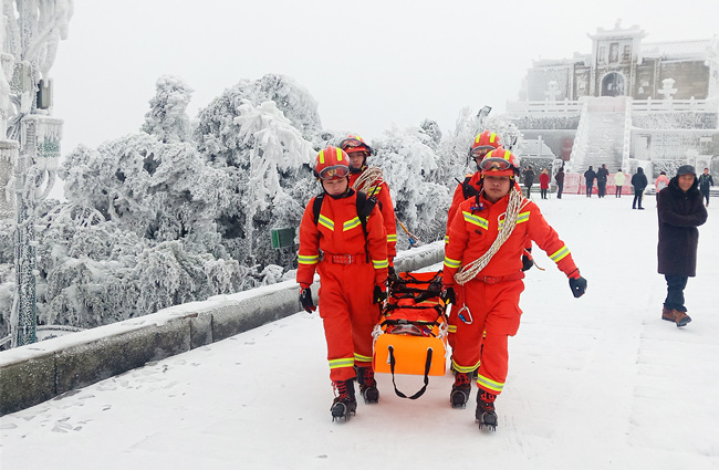 穿梭在南岳山谷間的那一抹“消防橙”。受訪者供圖