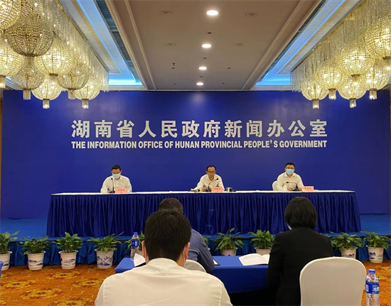 發(fā)布會(huì)現(xiàn)場。 向宇攝