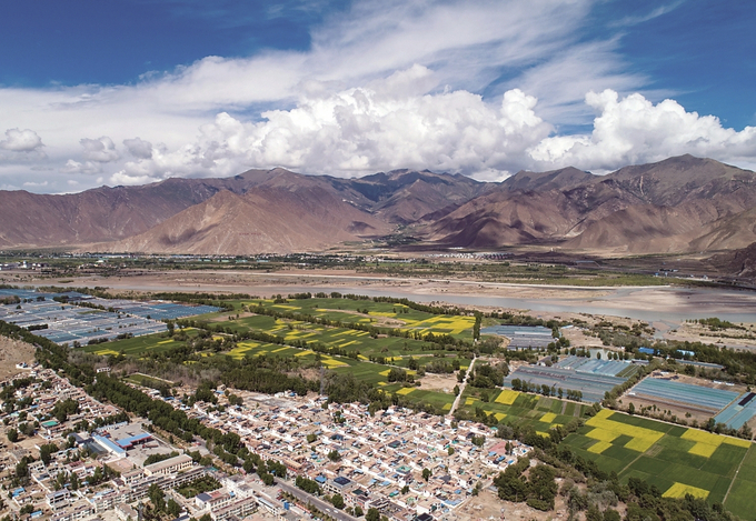 江蘇投入援藏資金支持拉薩開展村莊環(huán)境整治、人畜飲水安全等基礎(chǔ)設(shè)施和公共服務(wù)項(xiàng)目建設(shè)，打造“美麗鄉(xiāng)村·幸福家園”。 本報記者 萬程鵬 攝