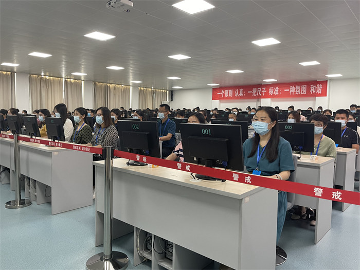 閱卷現(xiàn)場(chǎng)。公雪 攝